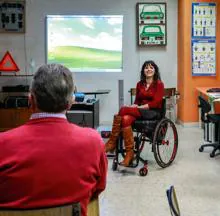 María Paz, en una de las clases de educación vial que imparte en Valladolid