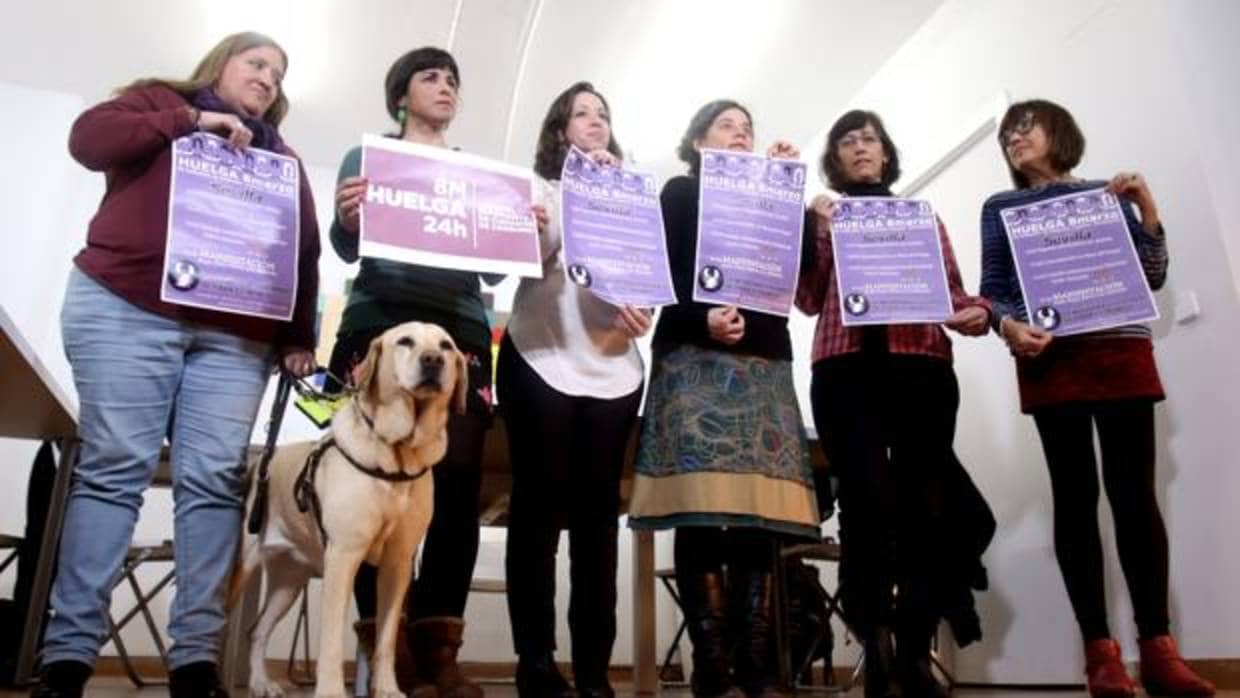 Teresa Rodríguez, de Unidos Podemos, se reúne con entidades que llaman a secundar un paro de 24 horas el próximo 8 de marzo