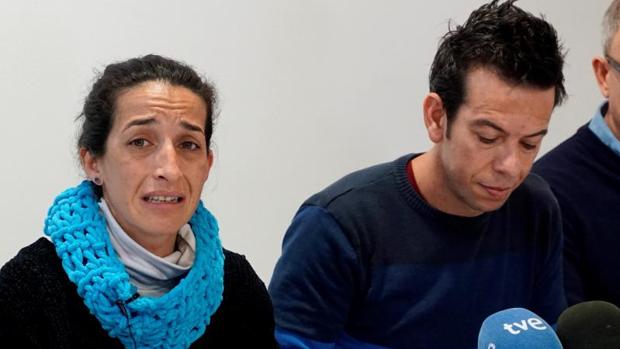 La madre del niño desaparecido en Níjar confirma que la camiseta hallada en la depuradora es de Gabriel