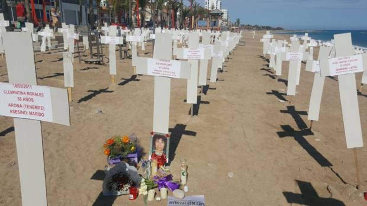 La playa de Vinarós convertida en un cementerio