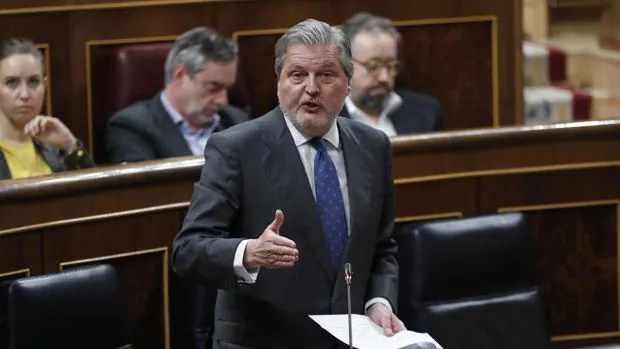 Méndez de Vigo advierte al PSOE del «lío» en el que se ha metido tras la «espantada» del Pacto Educativo