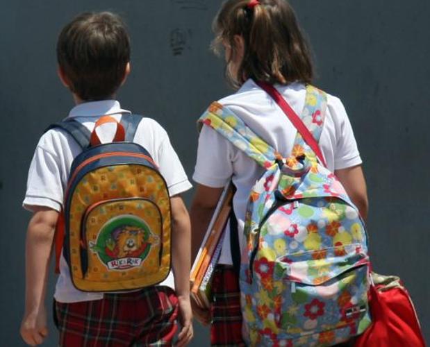 Podemos pide que no se obligue a llevar uniformes diferenciados por sexo