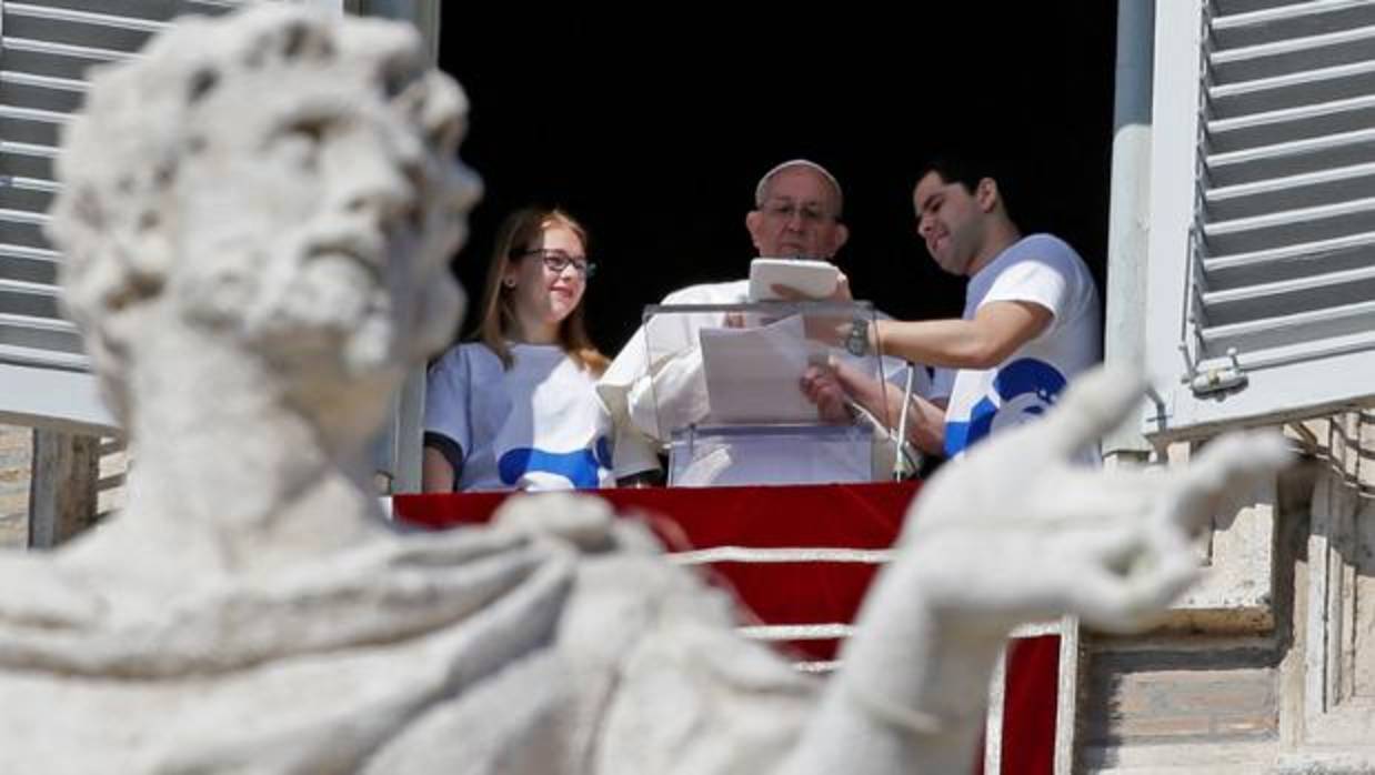Pope Francis uses a tablet to register for Panama 2019 World Youth Day during the Angelus prayer in Saint Peter's Square at the Vatican