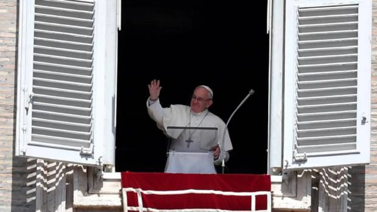 El Papa Francisco durante el rezo del Ángelus
