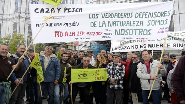 Miles de cazadores salen a la calle: «No podemos tolerar que se nos criminalice»