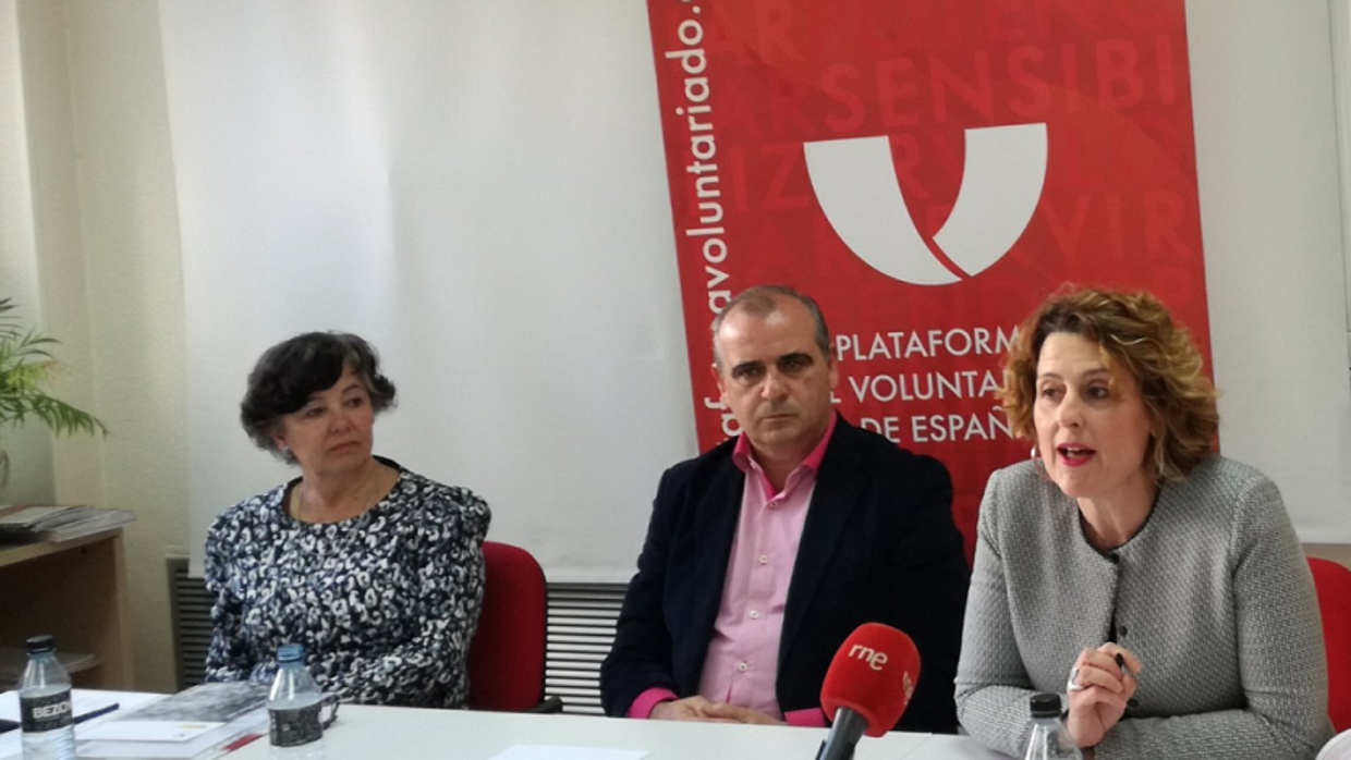 Mujer de nivel económico alto: así son los voluntarios en España