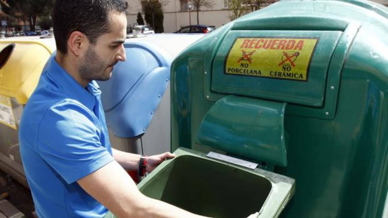 Contenedor de reciclaje de vidrio