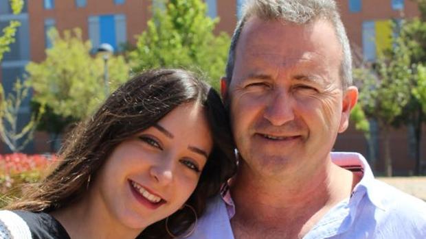 «El tumor era como una naranja. Pensé que mi hija no salía de la UCI»