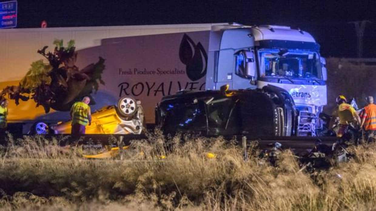 Octubre de 2017: cinco fallecidos y diez heridos fue el saldo del accidente de tráfico en la A7, en Murcia, en el que se han visto implicados dos camiones, dos furgonetas y nueve turismos
