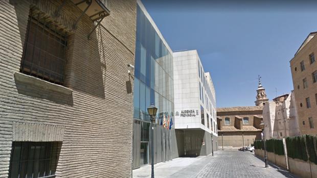 La Audiencia de Zaragoza reduce la pena del violador de una menor por estar borracho