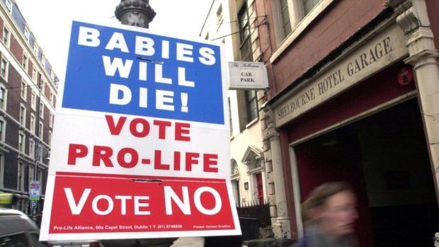 Facebook bloquea anuncios del extranjero sobre el referendum para legalizar el aborto en Irlanda