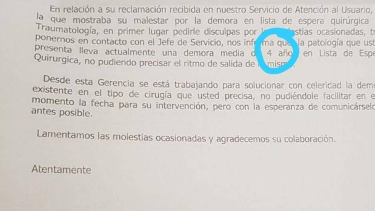 La carta que la Sanidad de Castilla-La Mancha envía a un paciente comunicándole la demora de cuatro años para operarse