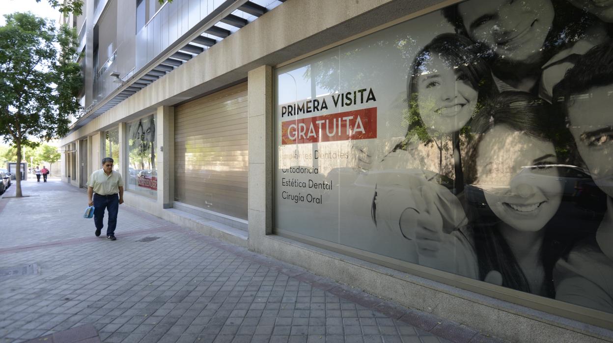 La clínica de iDental en la calle Méndez Álvaro, número 20 de Madrid, también cerrada