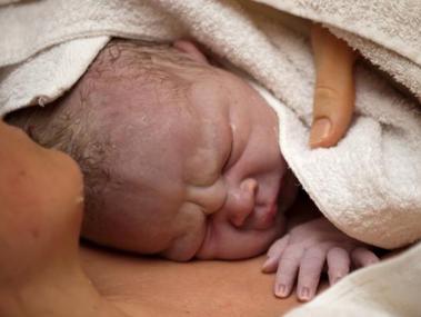 España registra el número de nacimientos más bajo desde 1996