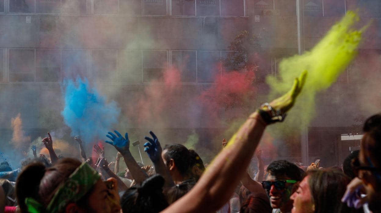 Imagen de archivo de una fiesta «Holi» en Madrid