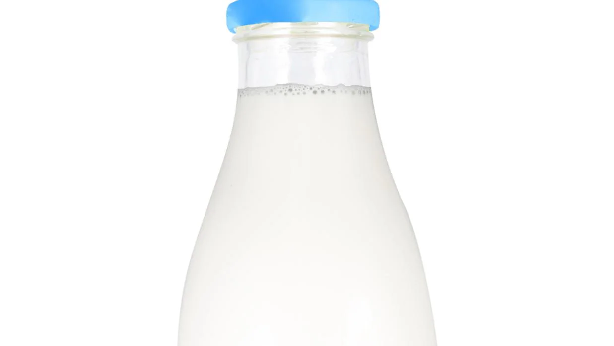 Botella de leche cruda