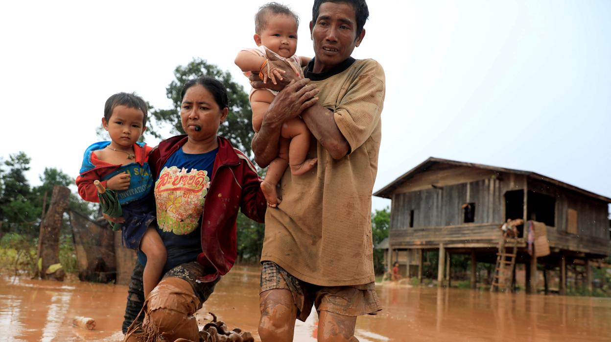 Las inundaciones por la rotura de la presa en Laos llegan hasta Camboya