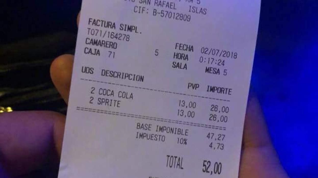El «sablazo» de un local de Ibiza: 52 euros por cuatro refrescos