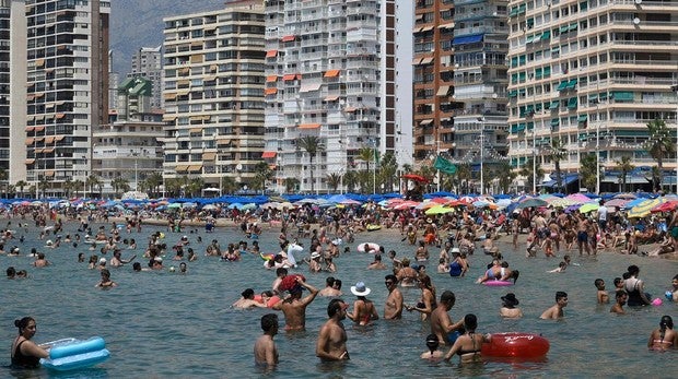 El agua del Mediterráneo y del Cantábrico alcanza temperaturas de récord