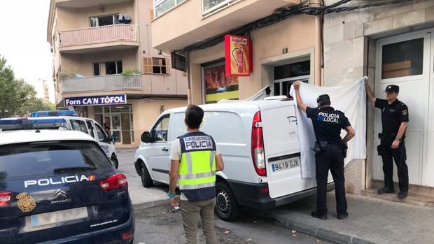 En libertad con cargos el abuelo que se dejó olvidada a su nieta de 10 meses en el coche