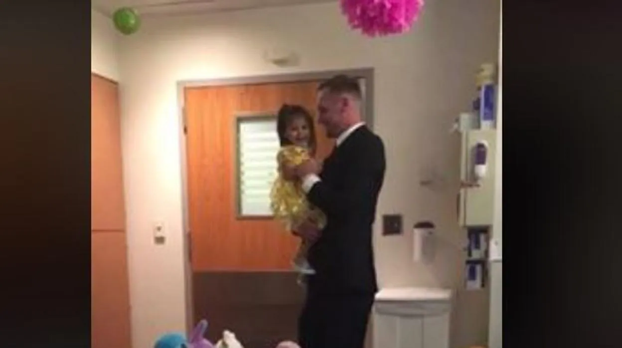 La emotiva sorpresa de un padre a su hija enferma de cáncer para celebrar el fin de la quimioterapia