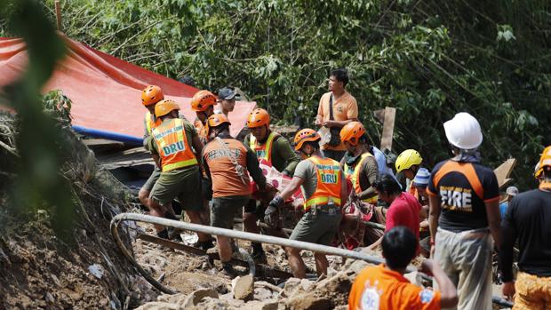 Filipinas se vuelca en el rescate de un centenar de personas sepultadas en una mina tras el paso de Mangkhut