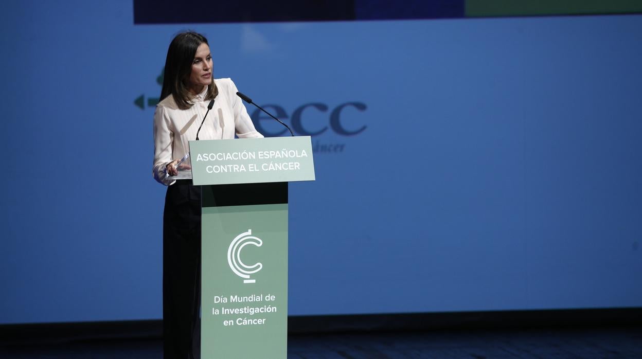 La Reina interviene en el acto de entrega de Ayudas a la Investigación en Cáncer de la Asociación Española Contra el Cáncer (AECC)