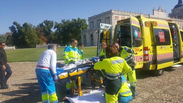 El héroe de 19 años que lucha en el hospital tras recibir las puñaladas que su padre iba a asestar a su madre