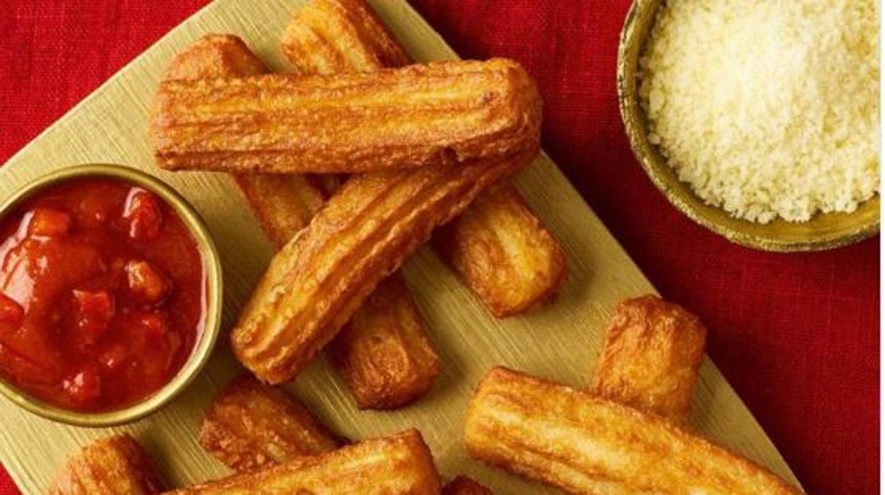 Churros rellenos de queso y salsa de tomate: la nueva aberración inglesa a la cocina española