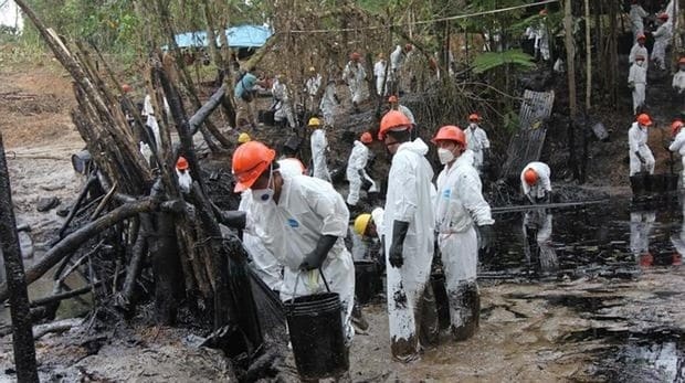 Brutal vertido de petróleo en la Amazonía peruana tras un atentado contra el mayor oleoducto del país