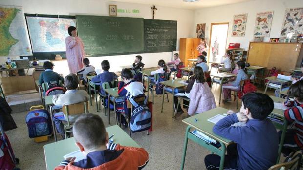 Las escuelas concertadas católicas defienden que los donativos de los padres se puedan desgravar en el IRPF