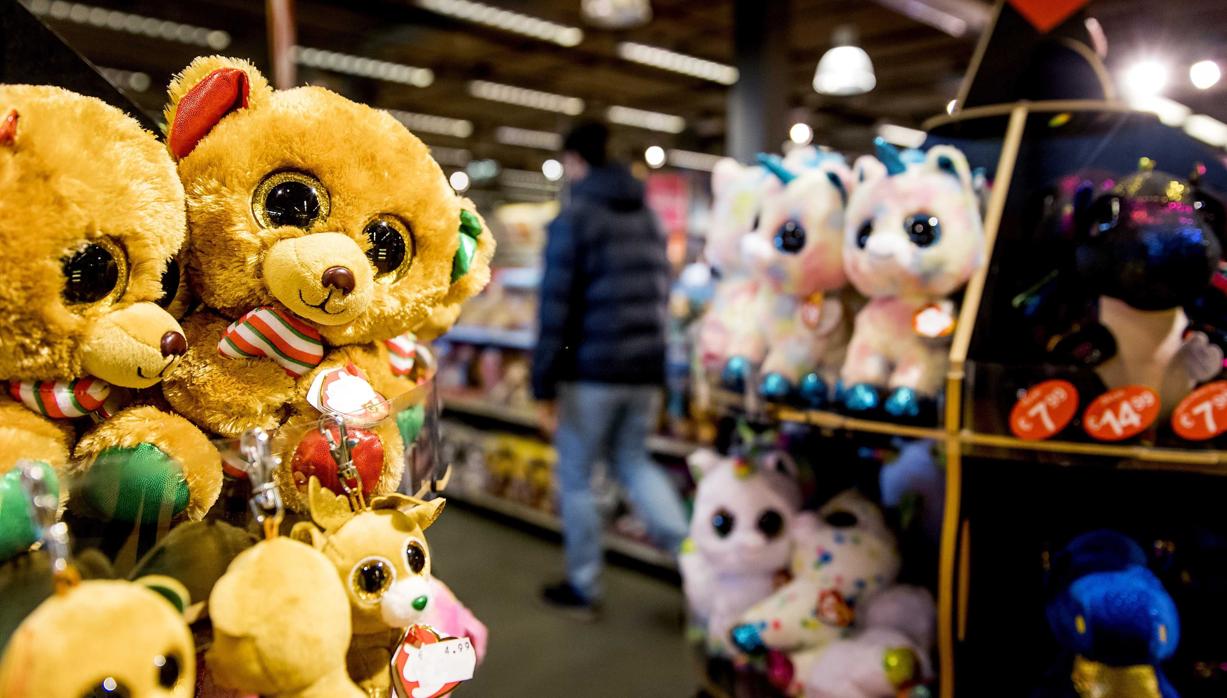 Estos no son juguetes peligrosos. Corresponden a la celebración navideña San Nicolás en Holanda