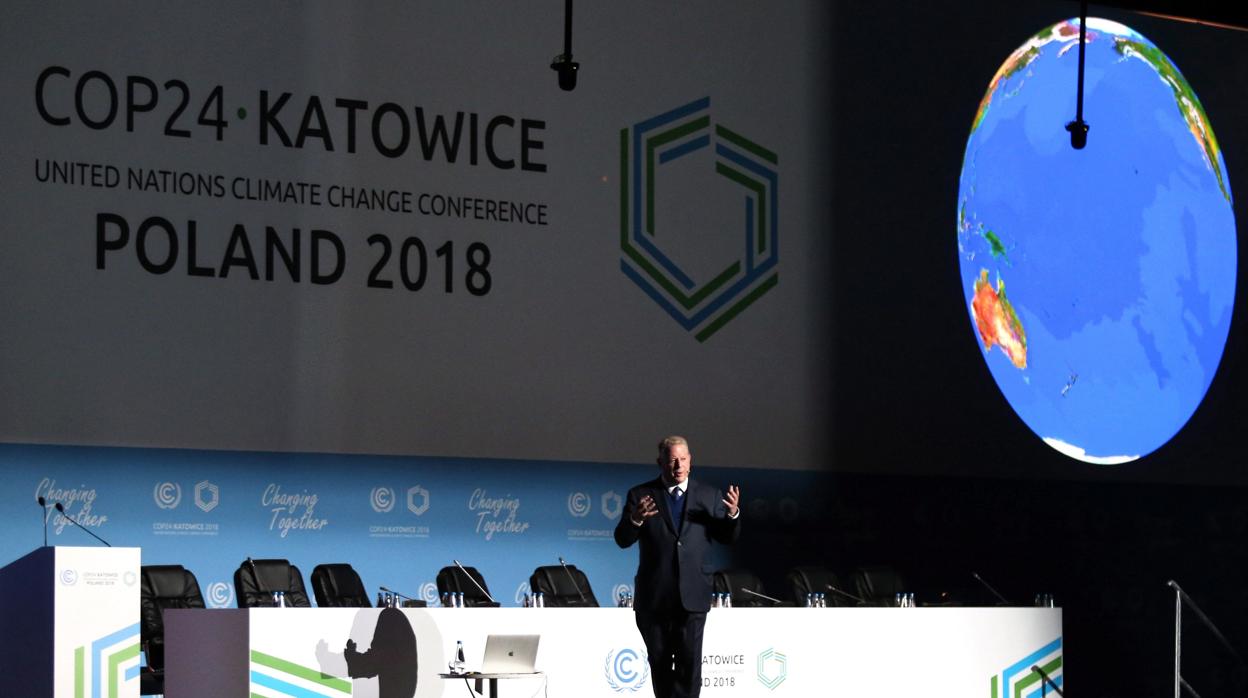 El ex vicepresidente estadounidense Al Gore ofrece un discurso durante la Cumbre sobre el Clima (COP24) en Katowice (Polonia)
