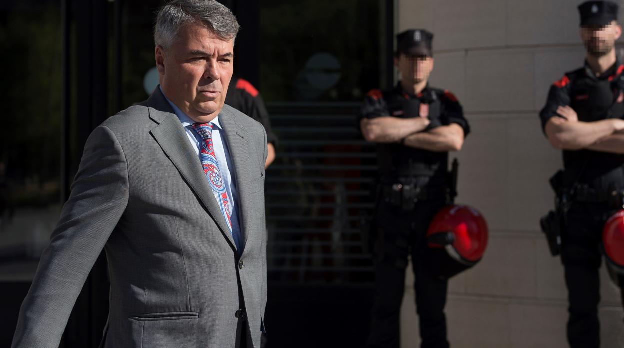Agustín Martínez Becerra, el abogado deLa Manada, a su llegada a la Audiencia Provincial de Navarra el pasado mes de junio