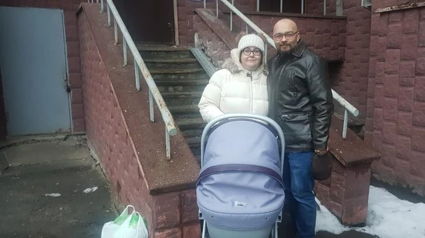 Padres por gestación subrogada en Kiev denuncian que Exteriores les deja desprotegidos