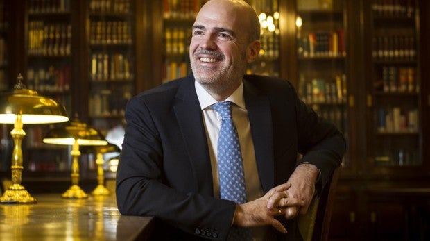 «Adoptaremos medidas para que haya más mujeres directivas al frente de la Administración»