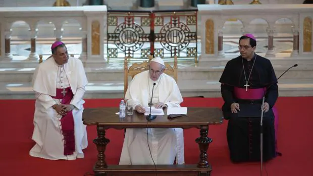 El Papa a un cuarto de millón de jóvenes en Panamá: «Hoy podemos "estar de rumba"»