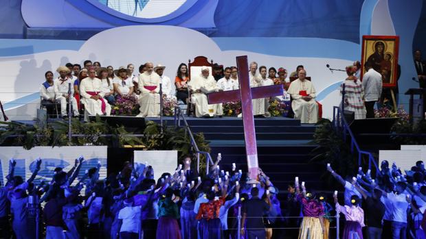 El Papa denuncia los abusos sexuales, el aborto y la contaminación del planeta en el Vía Crucis de la JMJ