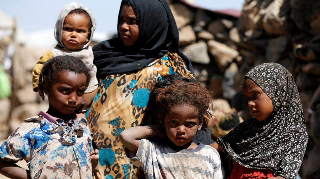 Varios niños en Yemen