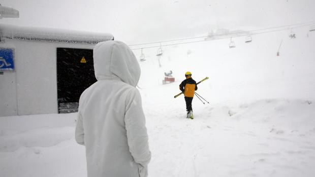 Los ecologistas piden crear un impuesto sobre la caza y el esquí por su «coste ambiental»