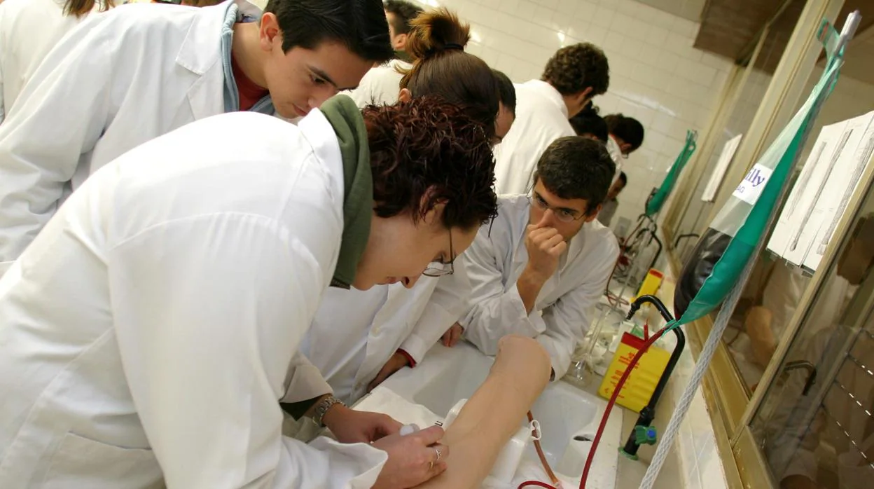 Estudiantes de Medicina en la Facultad de Córdoba