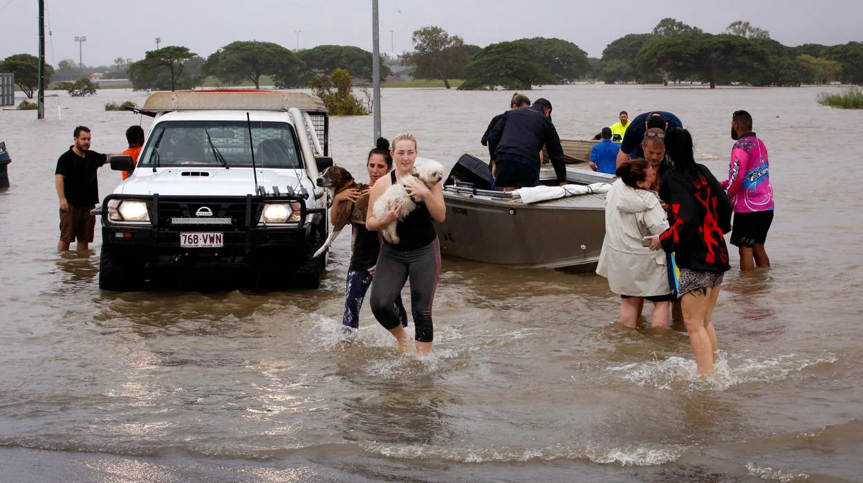Personas afectadas por las inundaciones en Townsville