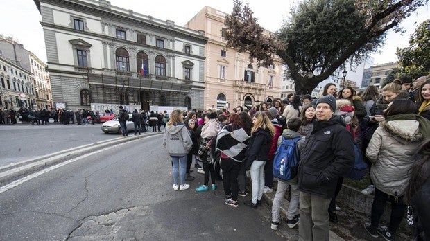 El Ministerio de Educación italiano promociona un curso sobre exorcismo para profesores de institutos