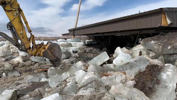 Las impactantes imágenes del hielo irrumpiendo en edificios y carreteras en Nebraska