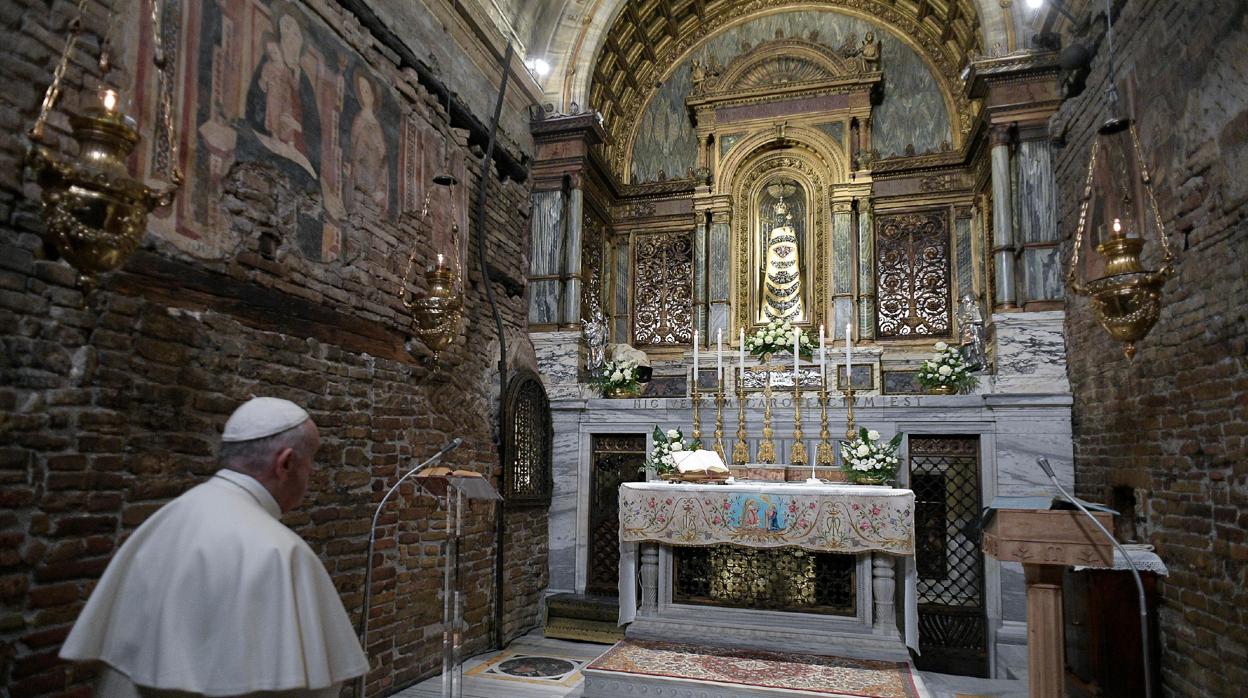 El Papa Francisco, este lunes, en el Santuario de Loreto