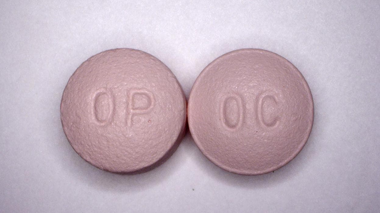 Dos pastillas de oxicodona, uno de los calmantes más potentes y adictivos