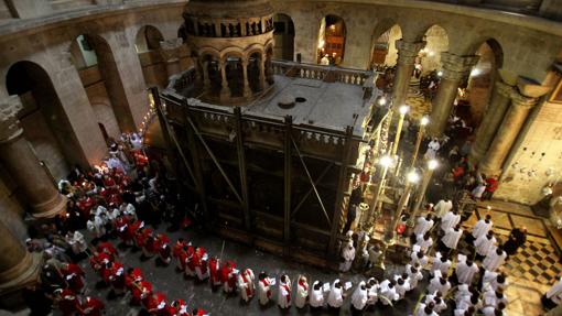 Momento de la misa del Domingo de Ramos en la Iglesia del Santo Sepulcro en Jerusalén
