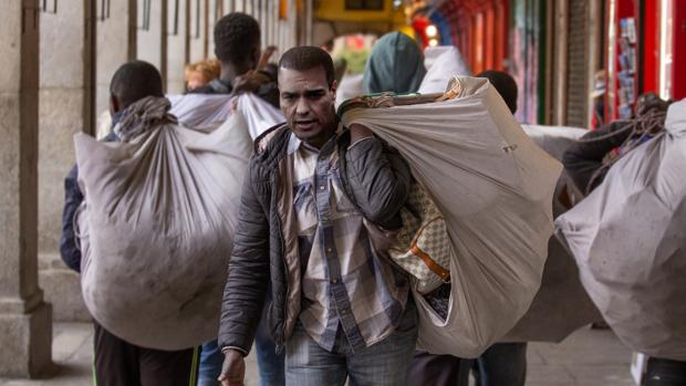 ¿Qué habría sido de Sánchez, Casado, Rivera, Iglesias y Abascal si hubieran vivido una infancia pobre?