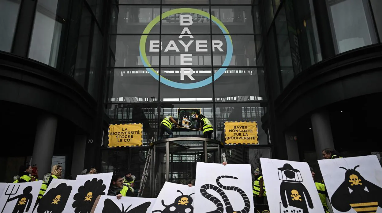 Protesta ante Bayer