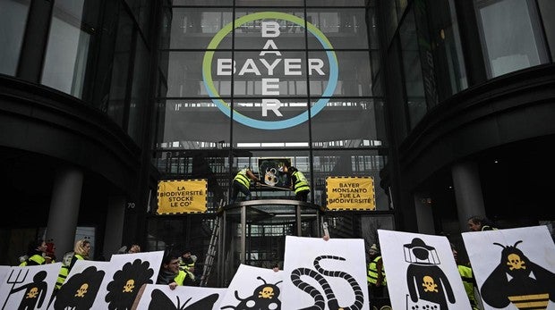 Bayer pide perdón por el espionaje de Monsanto a cientos de figuras públicas en Francia